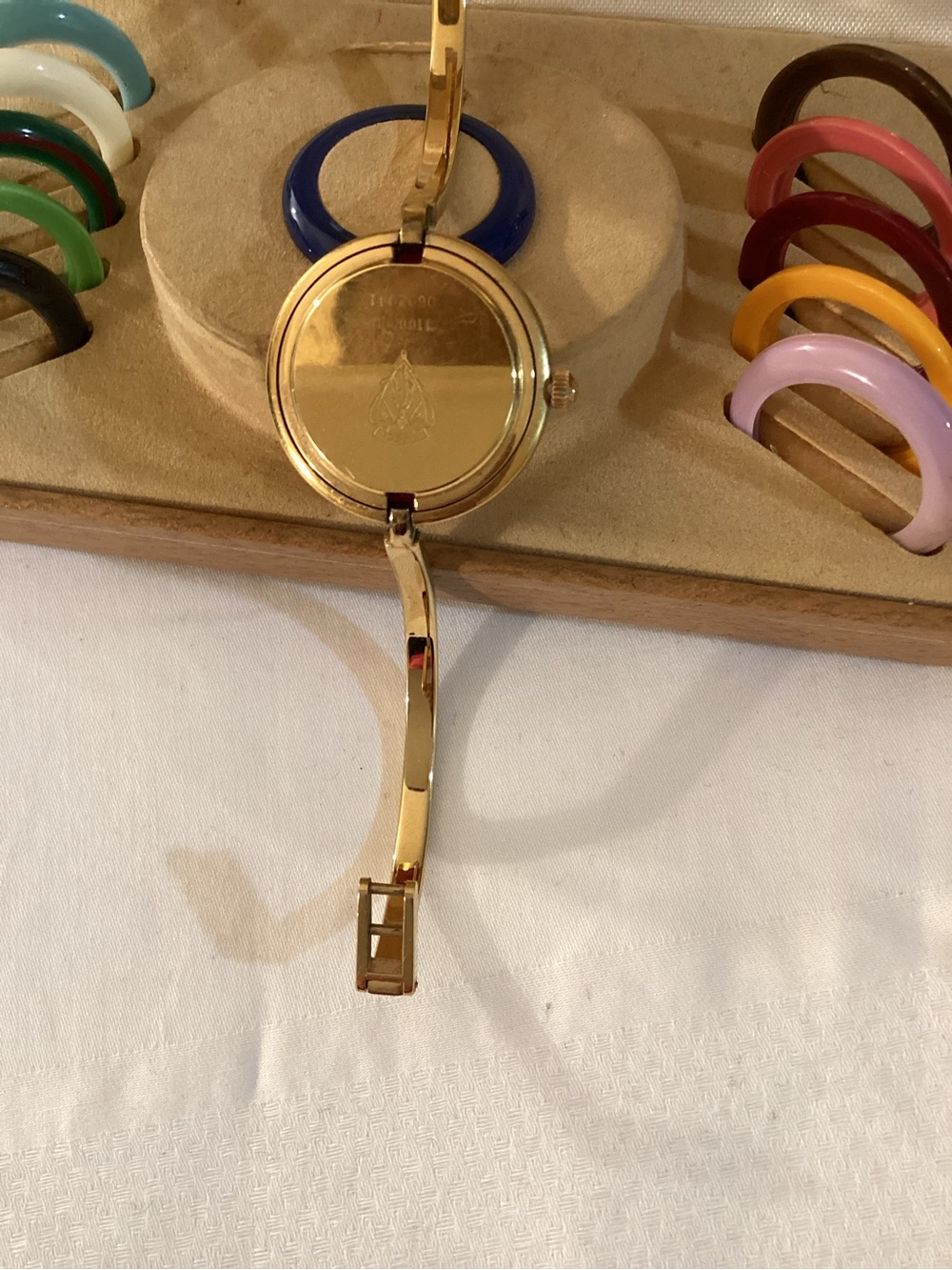GUCCI Change Bezel 1100L Quartz Watch - Picture 6 of 14